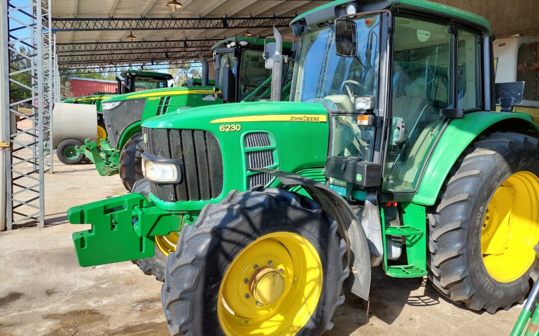 John Deere 6230