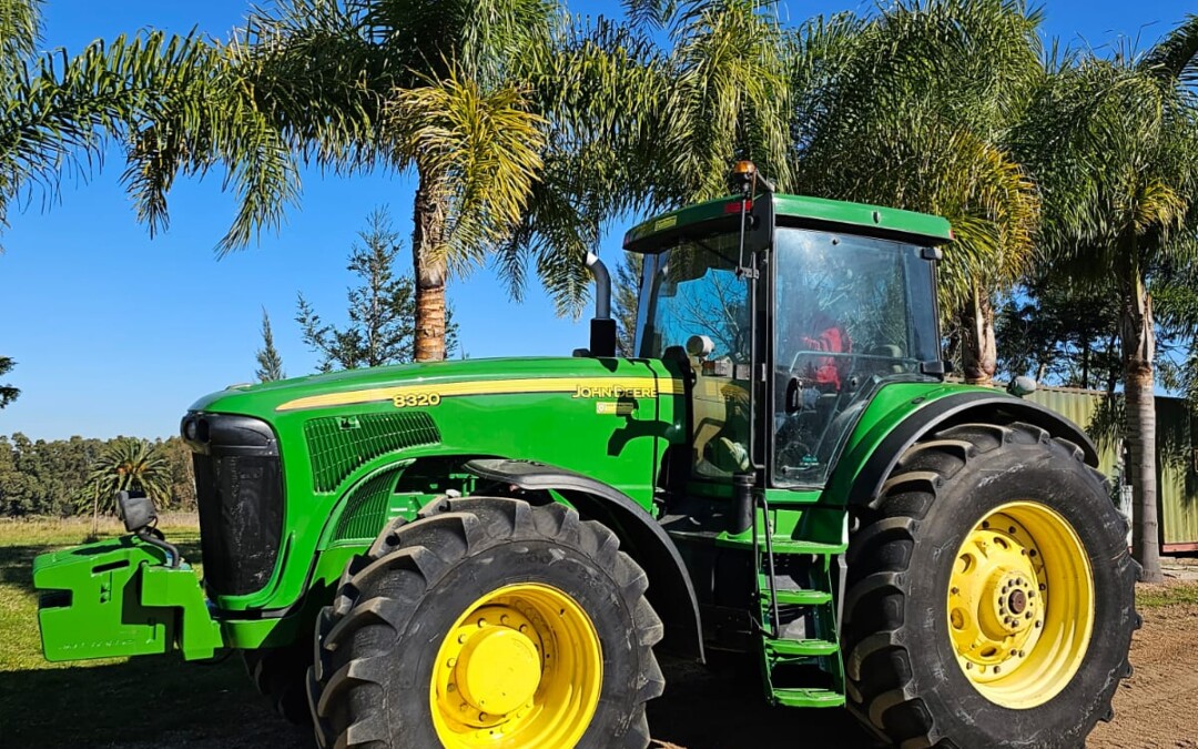 John Deere 8320